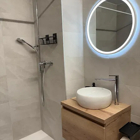 Renove Orion Апартаменты Овронна