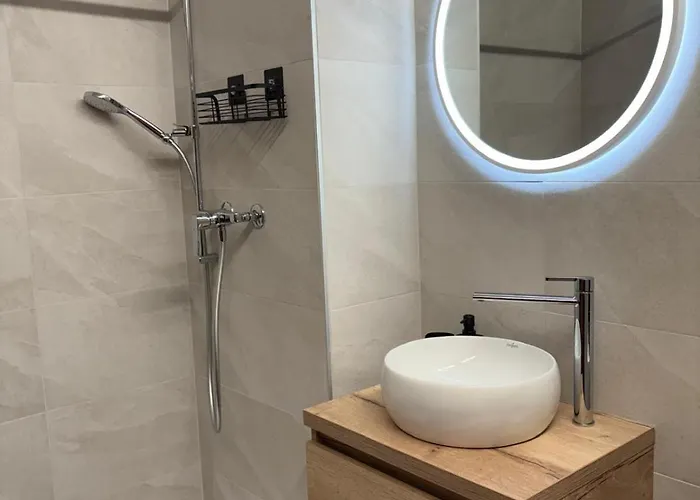 Renove Orion Апартаменты Овронна